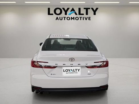 Used 2025 Toyota Camry SE FWD image 4
