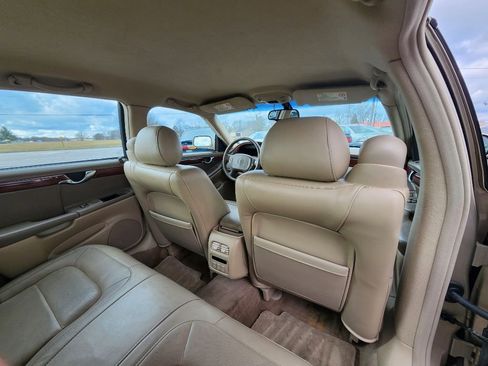Used 2005 Cadillac De Ville Sedan w/ Equipment Group image 20