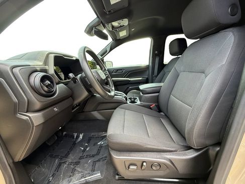 Used 2023 Chevrolet Colorado Trail Boss w/ Technology Package AWD/4WD image 9