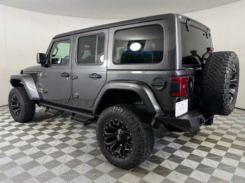 Used 2018 Jeep Wrangler Unlimited Sahara AWD/4WD image 5