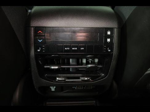 Used 2022 Jeep Grand Cherokee L Limited w/ Luxury Tech Group II AWD/4WD image 31