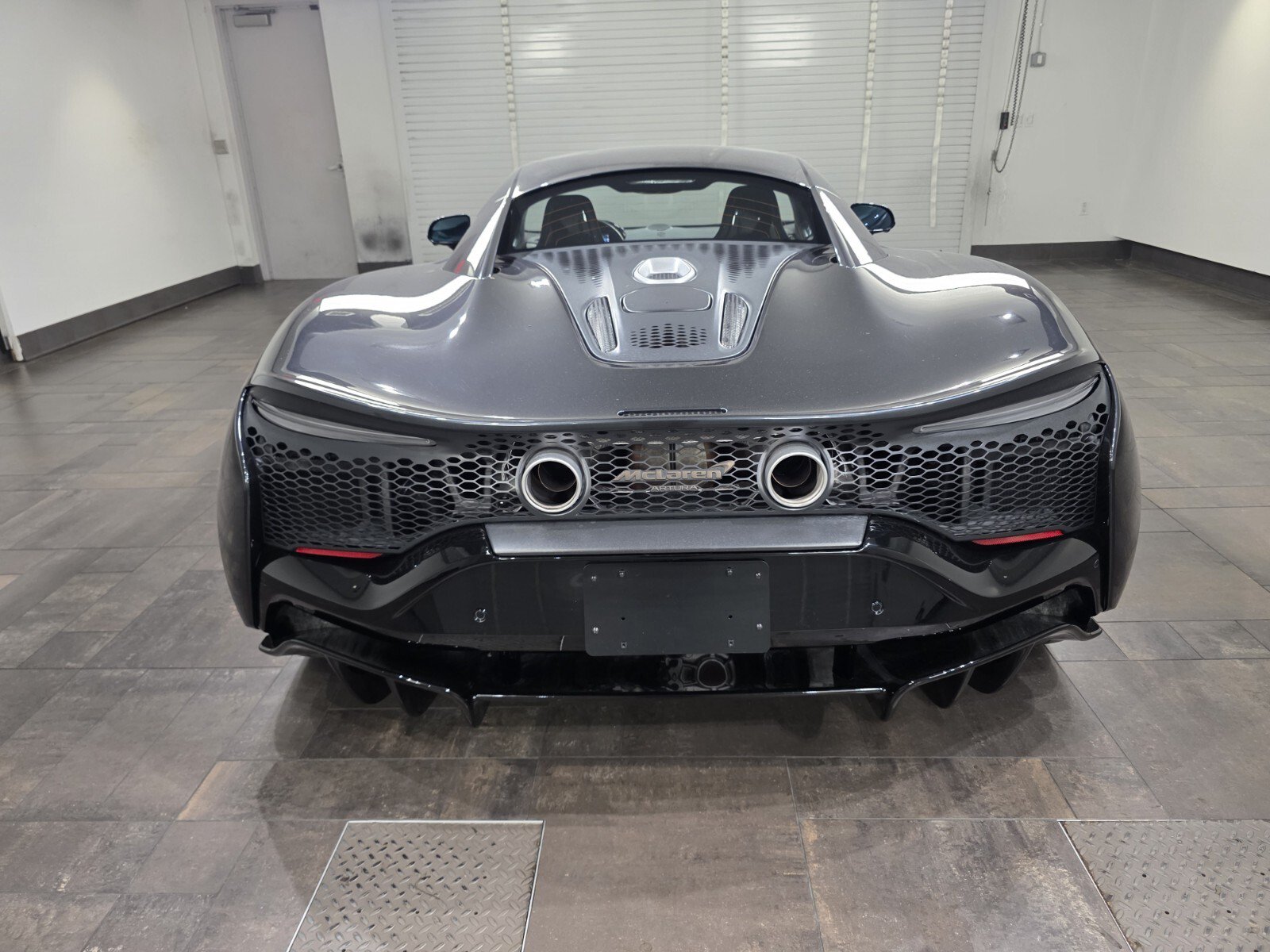 Used 2026 McLaren Artura RWD image 4