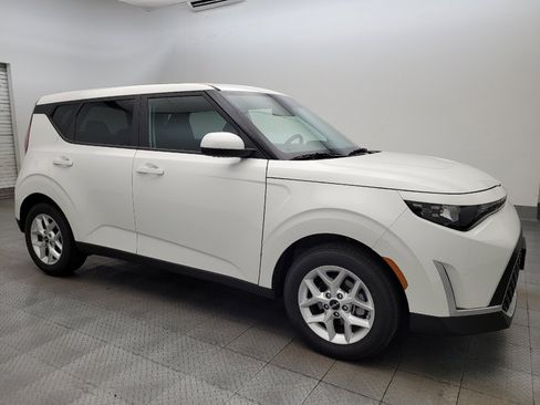 Used 2025 Kia Soul LX image 11