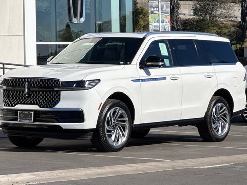 New 2025 Lincoln Navigator Reserve image 7