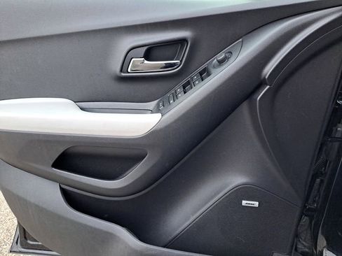 Used 2020 Chevrolet Trax LT w/ Sun & Sound Package image 21