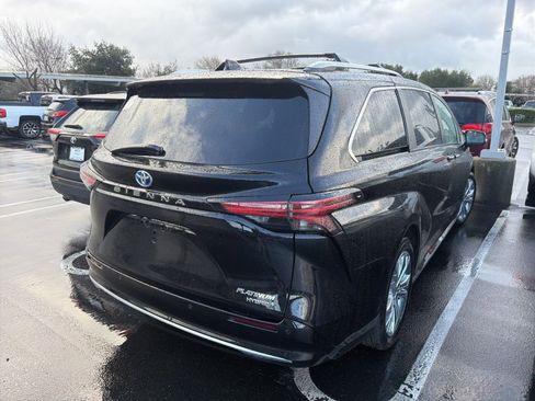 Certified 2023 Toyota Sienna Platinum image 8
