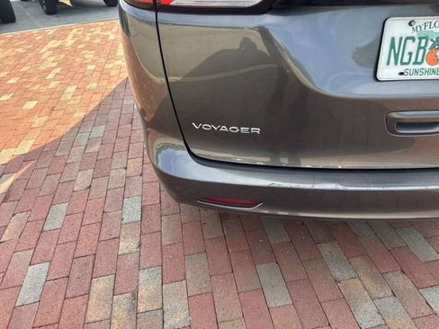 Used 2023 Chrysler Voyager LX FWD image 8