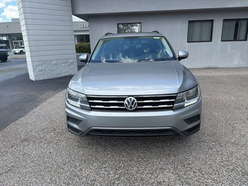 Used 2021 Volkswagen Tiguan SE w/ Panoramic Sunroof Package FWD image 4