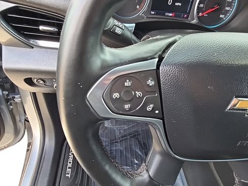 Used 2023 Chevrolet Traverse LT w/ Rear Camera Mirror Package image 23