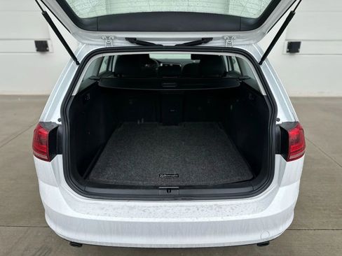 Used 2017 Volkswagen Golf S image 12