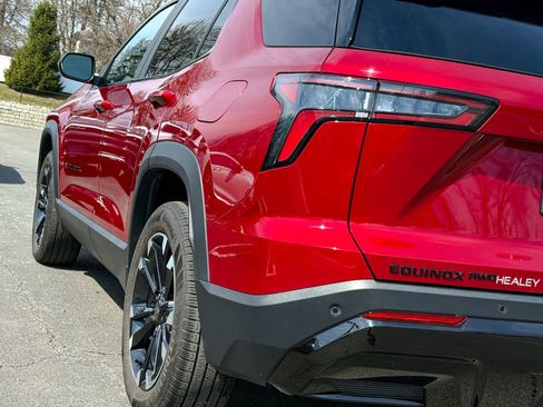 Used 2025 Chevrolet Equinox RS w/ Convenience Package III image 10