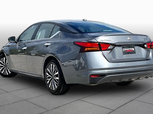 Used 2025 Nissan Altima 2.5 SV FWD image 12