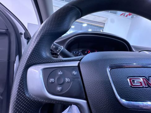 Used 2023 GMC Acadia SLE w/ Driver Convenience Package image 20