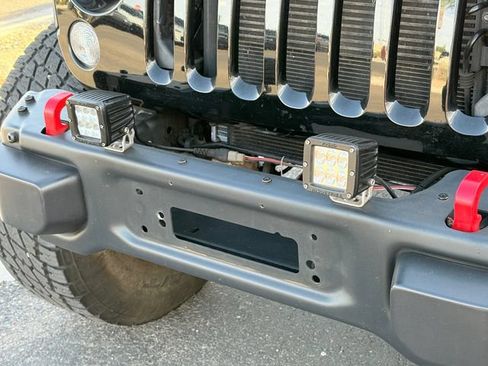 Used 2016 Jeep Wrangler Unlimited Rubicon AWD/4WD image 2