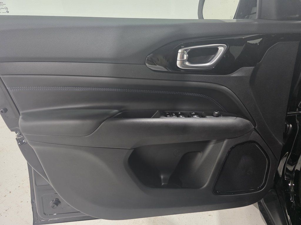 New 2026 Jeep Compass Latitude AWD/4WD image 17