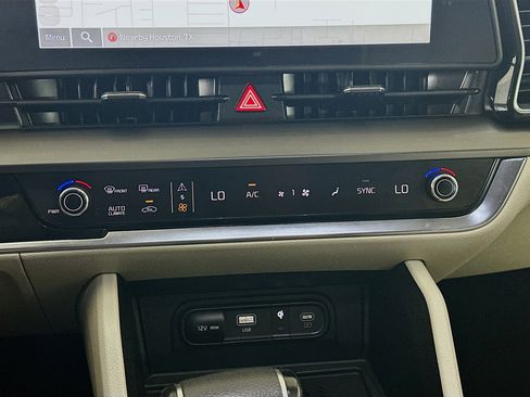 Used 2025 Kia Sportage EX w/ Premium Package image 24