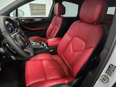 New 2026 Porsche Macan image 5