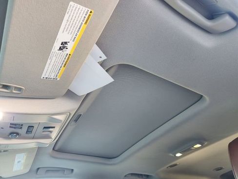 Used 2015 Cadillac Escalade Luxury image 24