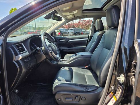 Used 2018 Toyota Highlander XLE AWD/4WD image 20