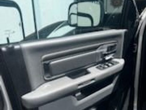 Used 2017 RAM 3500 Big Horn w/ Sport Appearance Group AWD/4WD image 4