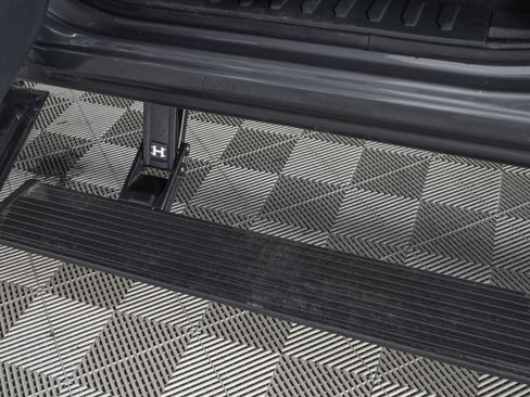 Used 2025 Ford F150 Lariat w/ Equipment Group 502A High image 17