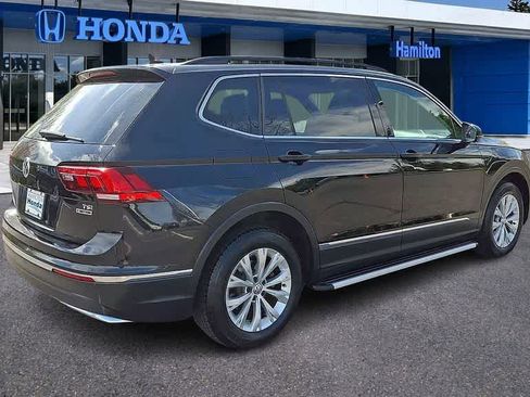 Used 2018 Volkswagen Tiguan SE w/ Panoramic Sunroof Package image 8