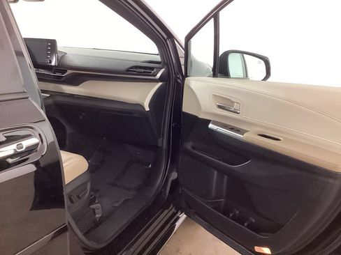 Used 2024 Toyota Sienna Limited AWD/4WD image 23