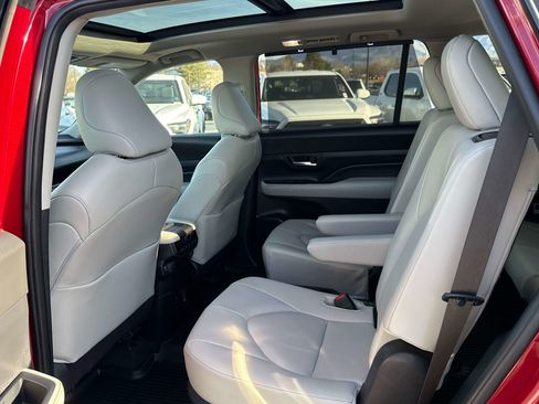 Used 2024 Toyota Grand Highlander XLE image 13