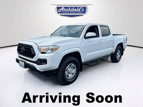 Used 2022 Toyota Tacoma SR AWD/4WD image 2
