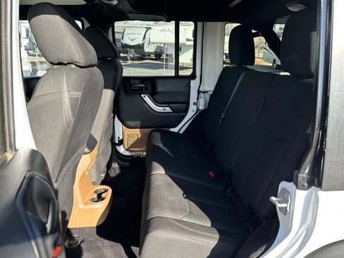 Used 2015 Jeep Wrangler Unlimited Rubicon w/ Max Tow Package image 15