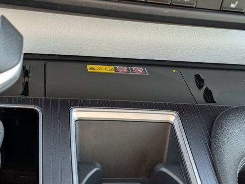 Used 2025 Toyota Sienna XLE w/ XLE Plus Package FWD image 17