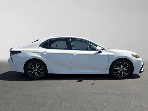 Used 2024 Toyota Camry SE AWD/4WD image 2