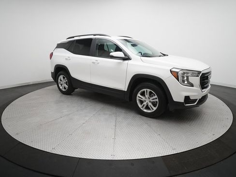 Used 2023 GMC Terrain SLE w/ Driver Convenience Package image 13