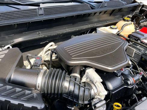 Used 2021 GMC Acadia Denali w/ Denali Technology Package FWD image 33
