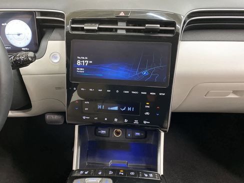 Used 2024 Hyundai Tucson Limited image 25