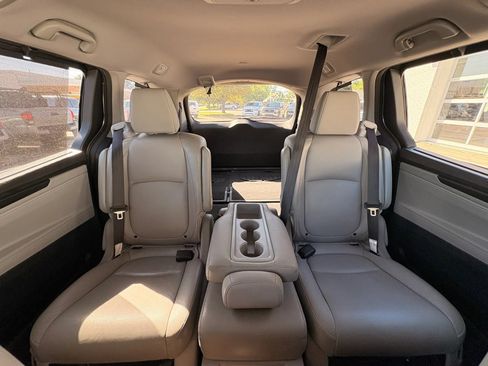 Used 2018 Honda Odyssey Elite image 17