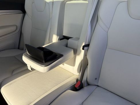 Certified 2024 Volvo XC90 B5 Core w/ Protection Package Premier image 32