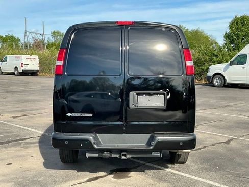 Used 2023 Chevrolet Express 3500 w/ Driver Convenience Package image 6