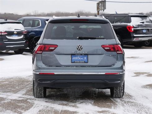 Certified 2024 Volkswagen Tiguan SE image 6