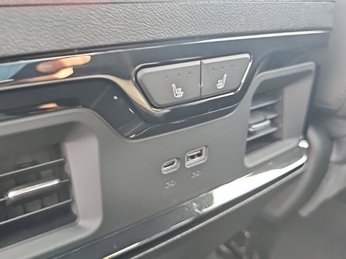 Used 2025 GMC Sierra 1500 AT4 image 29