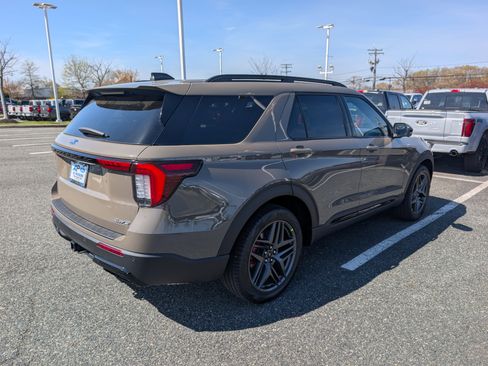 New 2026 Ford Explorer ST-Line image 2