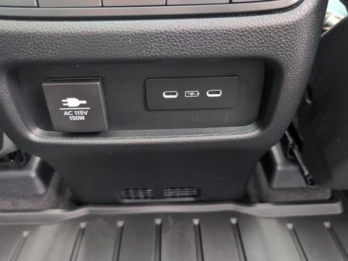 Used 2025 Honda Pilot TrailSport image 48