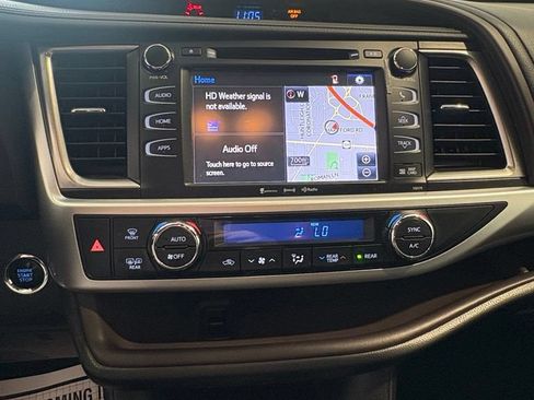 Used 2018 Toyota Highlander XLE AWD/4WD image 26