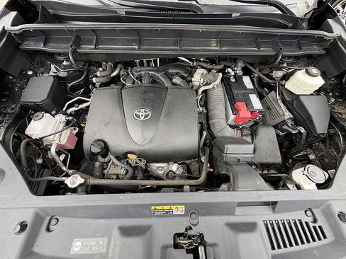 Used 2021 Toyota Highlander XLE image 27