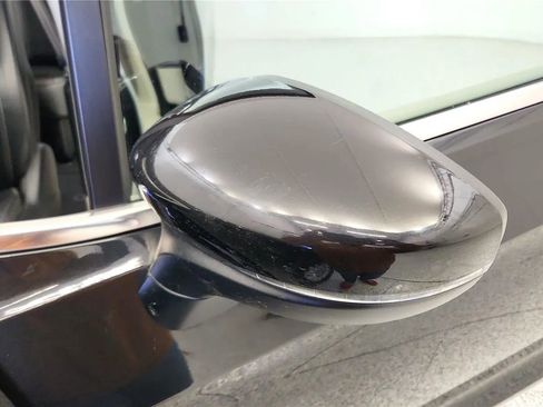 Used 2023 Chrysler Pacifica Touring-L FWD image 17