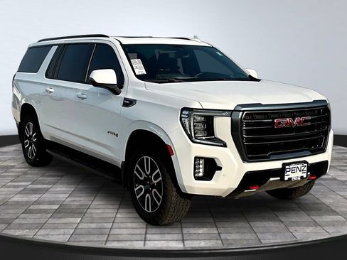 Used 2022 GMC Yukon XL AT4 AWD/4WD image 3