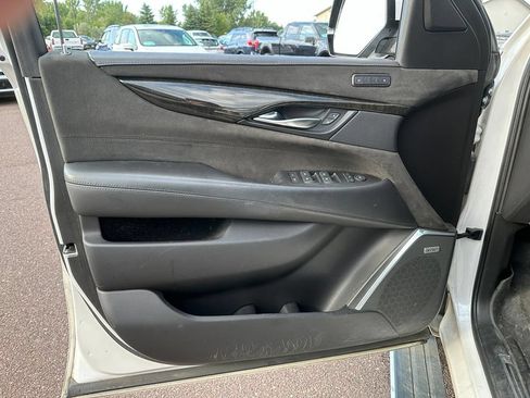 Used 2019 Cadillac Escalade Platinum AWD/4WD image 12