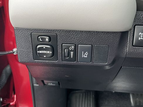 Used 2018 Toyota RAV4 Limited w/ Advanced Technology Package image 25