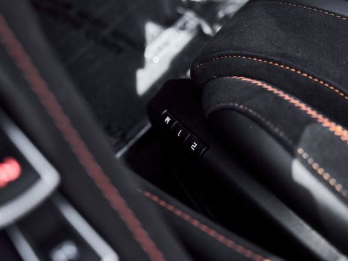 Used 2025 McLaren 750S Spider RWD image 39