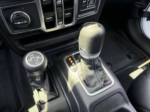 Used 2025 Jeep Wrangler Unlimited Sport AWD/4WD image 30